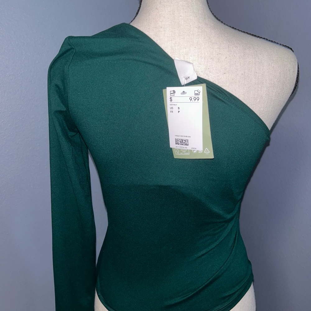 H&M top never been worn size small